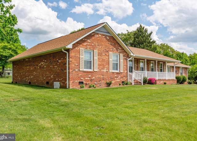Property at 113 Kendallwood Dr, Fredericksburg, VA 22405, 3 beds, 2.5 baths