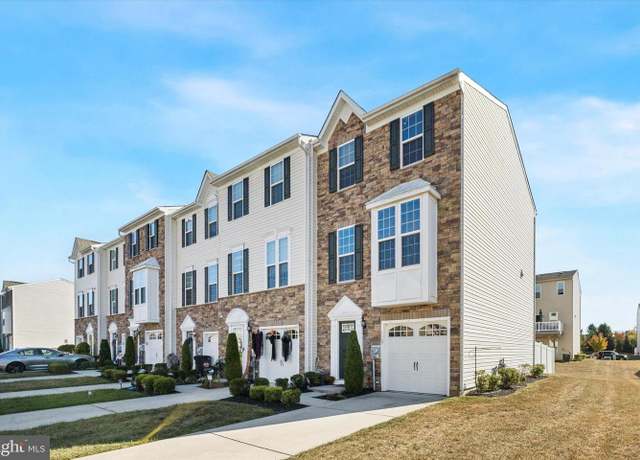 Property at 112 Village Green Ln, Sicklerville, NJ 08081, 3 beds, 2.5 baths