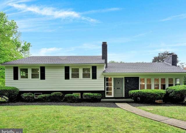 Property at 1020 Wyomissing Blvd, Wyomissing, PA 19610, 3 beds, 2.5 baths