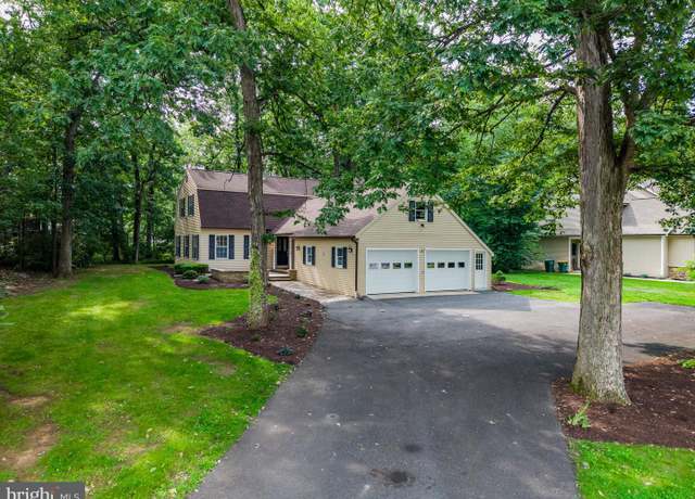 Property at 7 Forest Ln, Carlisle, PA 17015, 3 beds, 2.5 baths