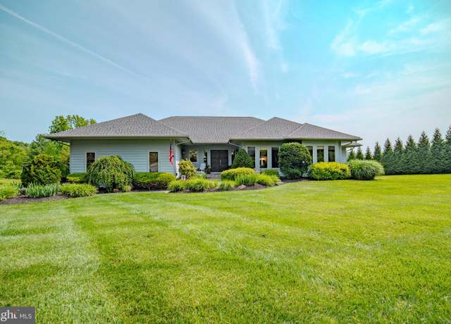 Property at 105 Mill Top Dr, Kennett Square, PA 19348, 4 beds, 3.5 baths