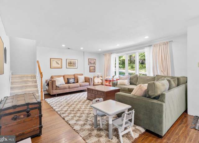 Property at 1403 Manley Rd, West Chester, PA 19382, 4 beds, 2.5 baths