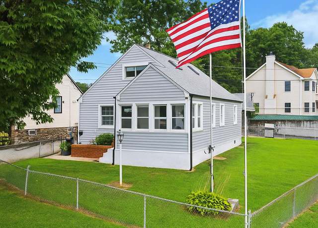 Property at 45 Seward Ln, Aston, PA 19014, 3 beds, 1 bath