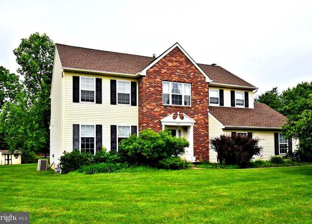 Property at 703 Gregory Dr, Horsham, PA 19044, 4 beds, 2.5 baths