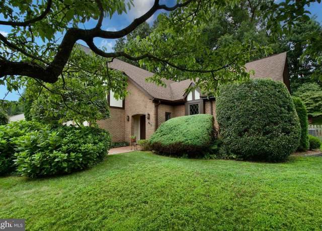 Property at 6012 Burnside Landing Dr, Burke, VA 22015, 4 beds, 2.5 baths