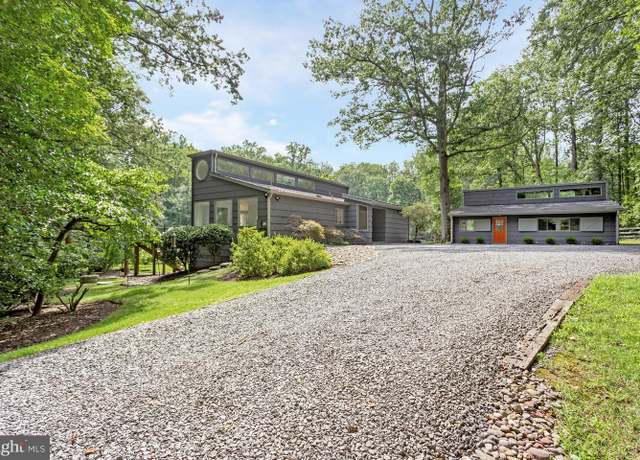 Property at 718 Springvale Rd, Great Falls, VA 22066, 4 beds, 3 baths