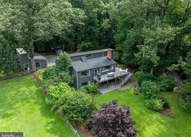 Property at 718 Springvale Rd, Great Falls, VA 22066, 4 beds, 3 baths