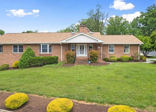 Property at 105 Luray Ave, Front Royal, VA 22630, 4 beds, 3.5 baths