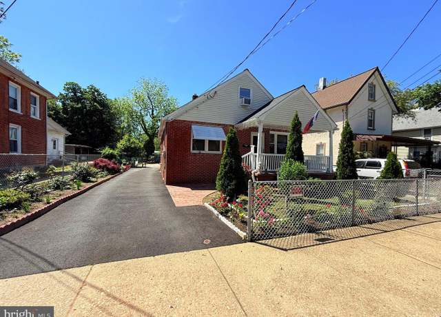 Property at 418 N 8th St, Vineland, NJ 08360, 2 beds, 1 bath