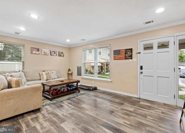 Property at 1603 Royal Pl, Clementon, NJ 08021, 2 beds, 1 bath