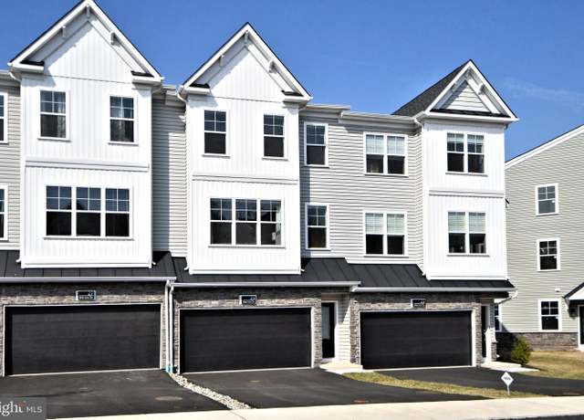Property at 25 Warren Dr, Chalfont, PA 18914, 3 beds, 3.5 baths