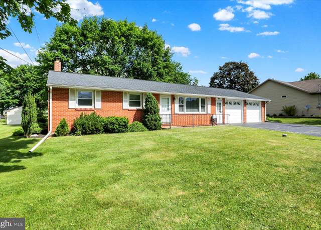 Property at 1465 Webster Dr, Carlisle, PA 17015, 3 beds, 1.5 baths