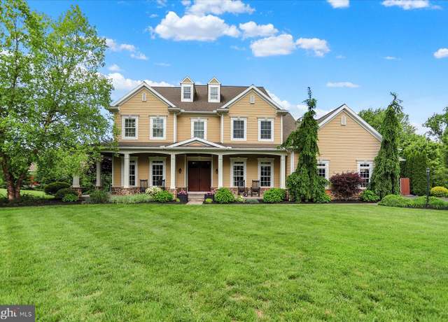 Property at 399 Park Cir, Mechanicsburg, PA 17055, 5 beds, 5 baths
