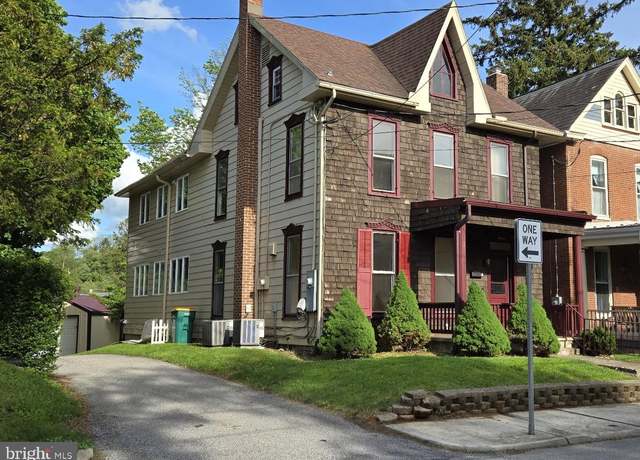 Property at 11 Penn St, Waynesboro, PA 17268, 4 beds