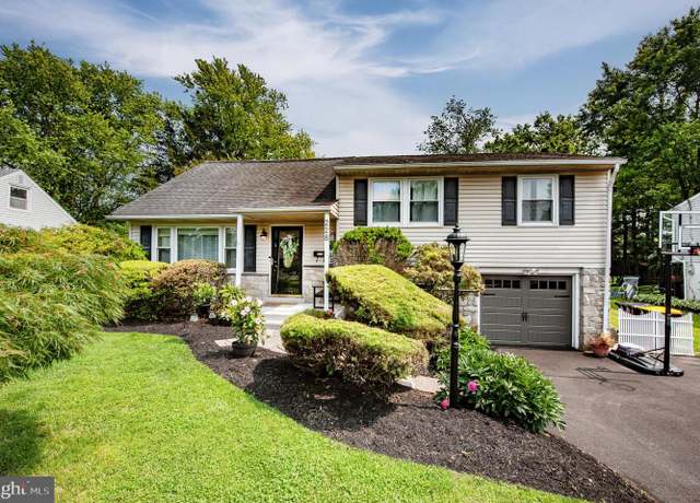 Property at 228 Woodlawn Dr, Lansdale, PA 19446, 4 beds, 2.5 baths