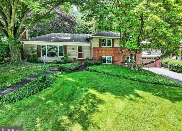 Property at 158 Summit Dr, York, PA 17403, 4 beds, 2 baths