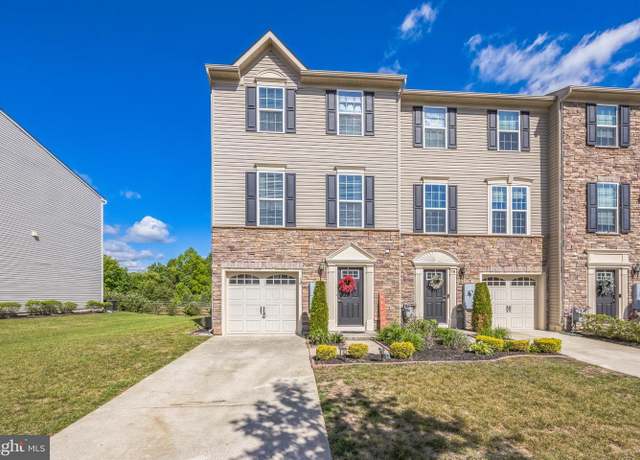 Property at 78 Village Green Ln, Sicklerville, NJ 08081, 3 beds, 2.5 baths
