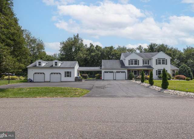 Property at 8 Kings Ct, Swedesboro, NJ 08085, 4 beds, 2.5 baths