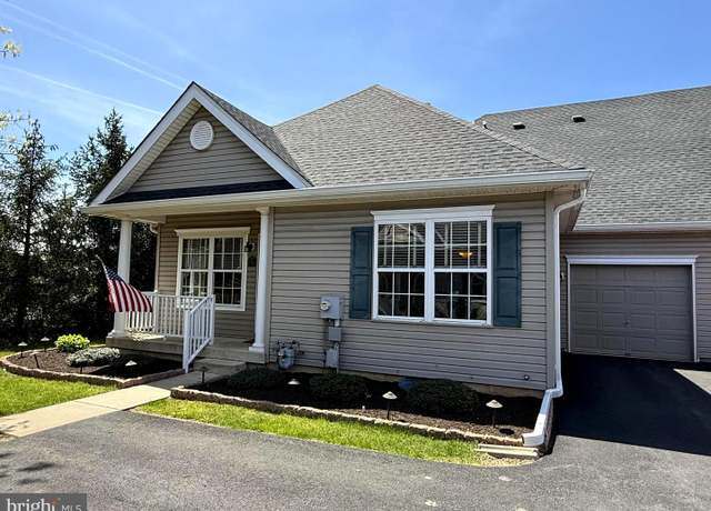 Property at 19 Freedom Ln, Bensalem, PA 19020, 2 beds, 2.5 baths