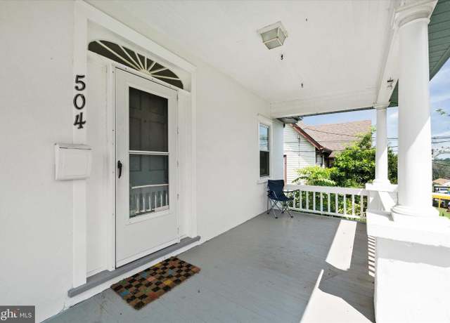 Property at 504 Prospect Ave, West Grove, PA 19390, 3 beds, 1 bath