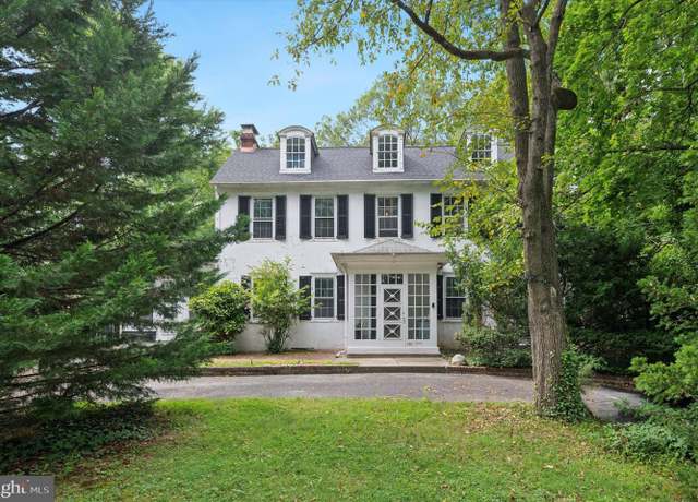 Property at 212 W 24th St, Chester, PA 19013, 5 beds, 3 baths