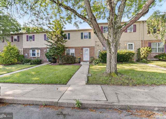 Property at 318 Tupelo Ct, Allentown, PA 18104, 3 beds, 2.5 baths