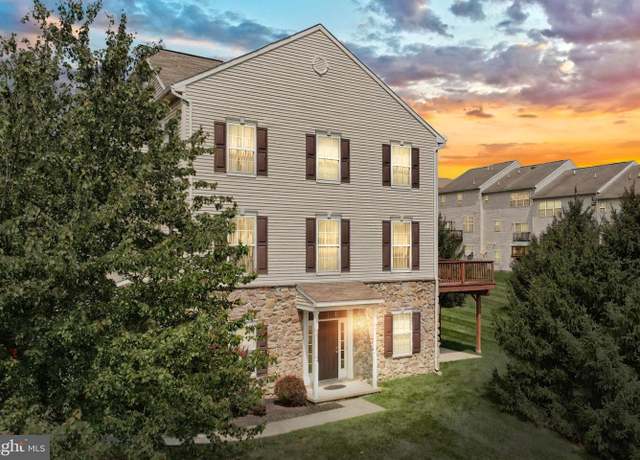 Property at 2121 Maple Crest Blvd #2121, York, PA 17406, 4 beds, 2.5 baths
