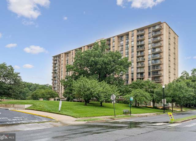 Property at 4600 S Four Mile Run Dr #718, Arlington, VA 22204, 2 beds, 2 baths