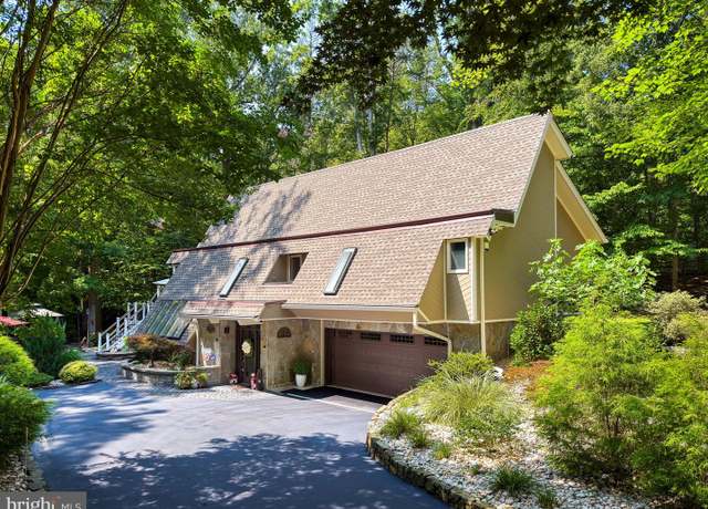 Property at 10409 Dominion Valley Dr, Fairfax Station, VA 22039, 3 beds, 3.5 baths
