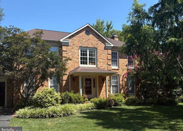 Property at 13112 Tingewood Ct, Herndon, VA 20171, 4 beds, 2.5 baths