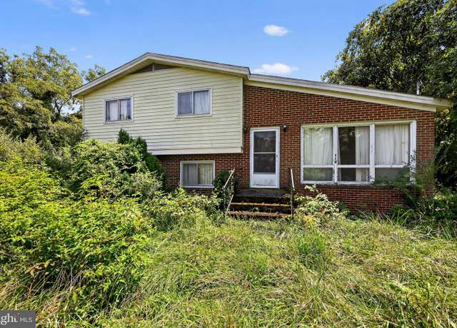 Property at 115 Grandview Dr, Lexington, VA 24450, 3 beds, 1.5 baths