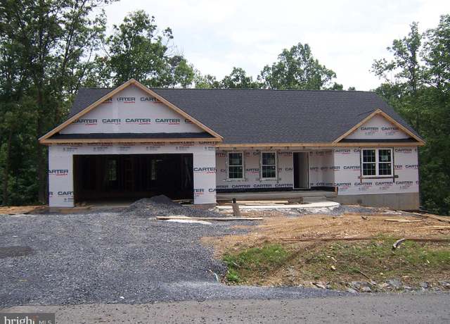 Property at 223 Fairview Oaks Ln, Berkeley Springs, WV 25411, 3 beds, 2 baths