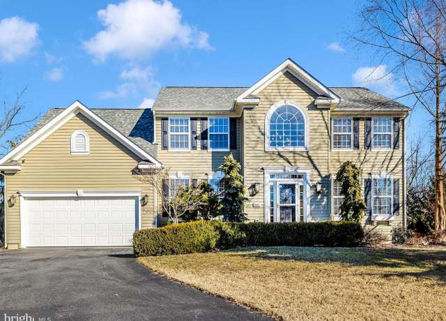 Property at 11402 Woodbridge Ct, Hagerstown, MD 21742, 5 beds, 3.5 baths