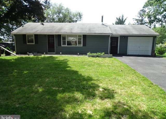 Property at 35 Fifth Ave, Fayetteville, PA 17222, 2 beds, 1 bath