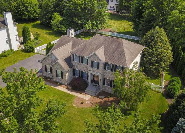Property at 3960 Mountain View Ave, Easton, PA 18045, 5 beds, 3.5 baths
