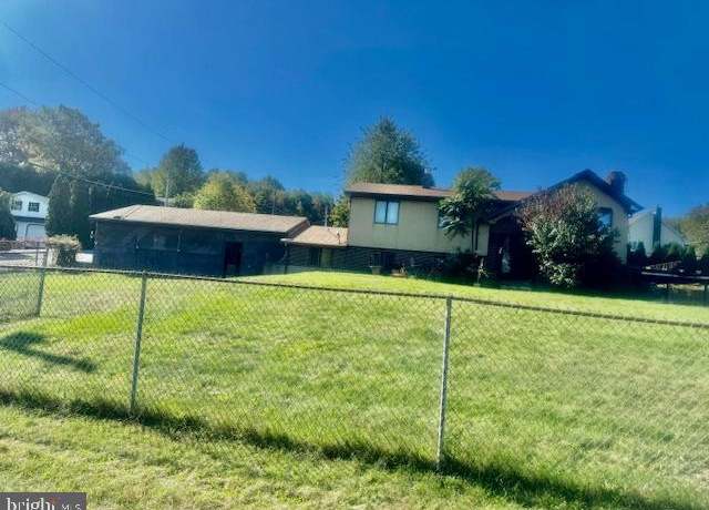 Property at 300 Topeka Ave, Shenandoah, PA 17976, 4 beds, 1.5 baths
