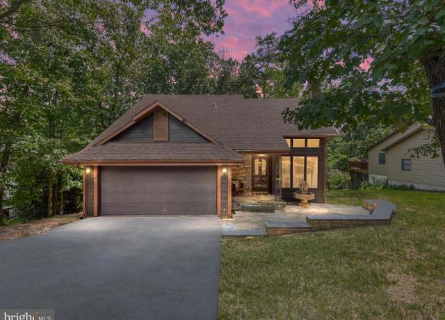 Property at 205 Fairway Cir, Cross Junction, VA 22625, 4 beds, 3 baths