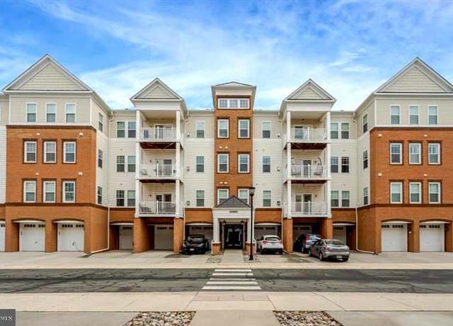 Property at 24660 Woolly Mammoth Ter #404, Aldie, VA 20105, 3 beds, 2 baths