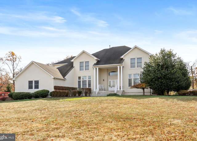 Property at 24 Clearwater Dr, Allentown, NJ 08501, 4 beds, 3.5 baths