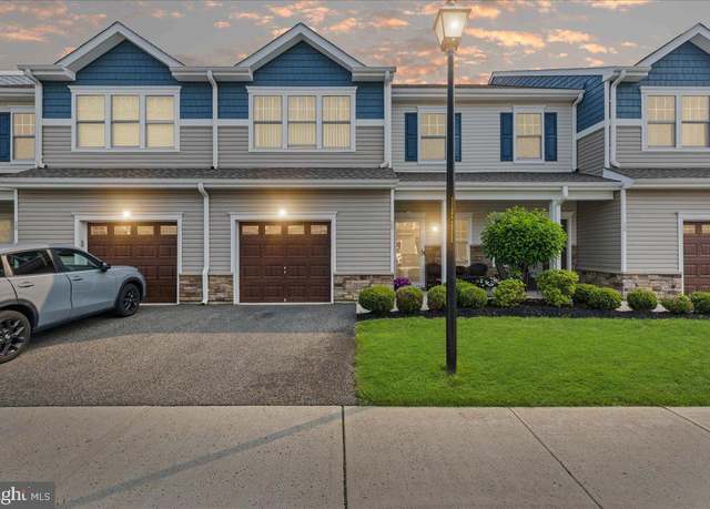 Property at 28 Rockingham Way, Manchester, NJ 08759, 3 beds, 2.5 baths