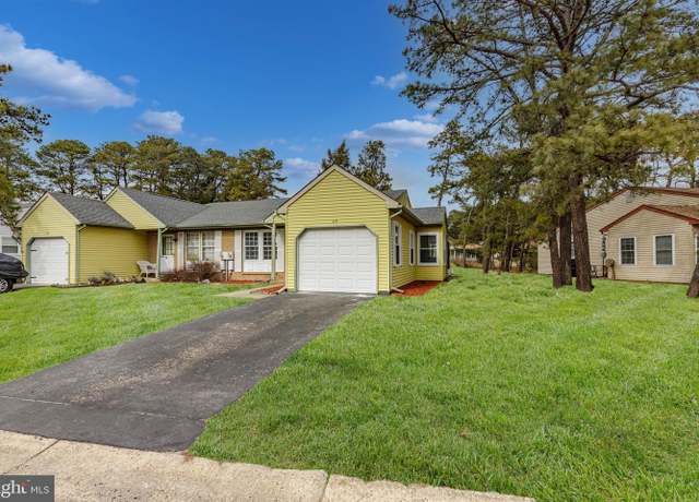 Property at 4-B Greenwood Ln, Whiting, NJ 08759, 2 beds, 1.5 baths