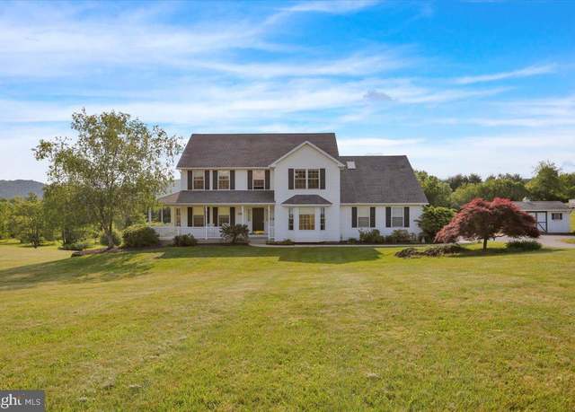 Property at 9 Arrowhead Dr, Douglassville, PA 19518, 6 beds, 4.5 baths