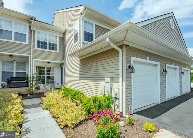 Property at 112 Stewarts Ct #406, Phoenixville, PA 19460, 3 beds, 2.5 baths