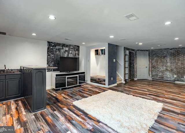 Property at 112 Stewarts Ct #406, Phoenixville, PA 19460, 3 beds, 2.5 baths