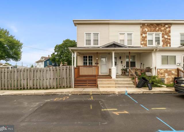 Property at 16 Richardson Ave, Linwood, PA 19061, 3 beds, 1 bath