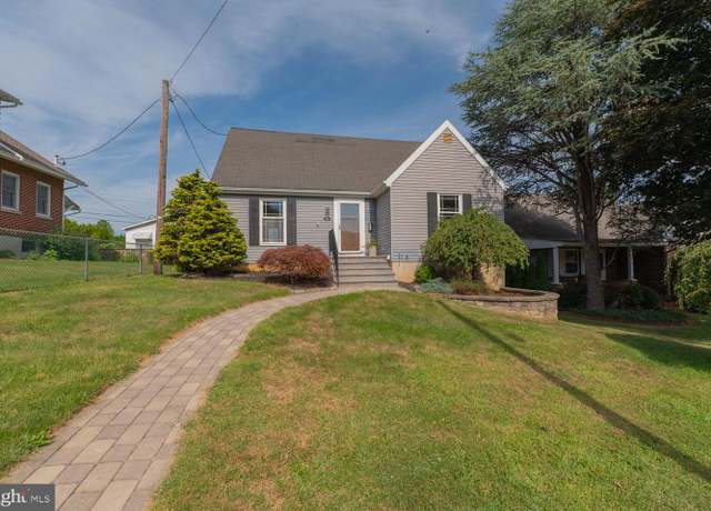 Property at 131 Elm St, Emmaus, PA 18049, 4 beds, 2.5 baths