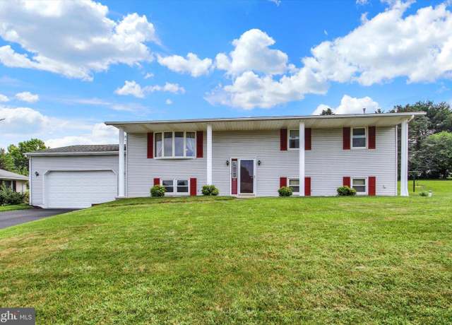 Property at 9 Starlite Dr, Spring Grove, PA 17362, 4 beds, 3 baths