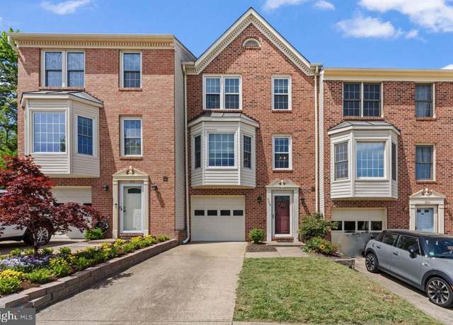 Property at 208 Fair Oaks Ave, Stafford, VA 22554, 3 beds, 3 baths