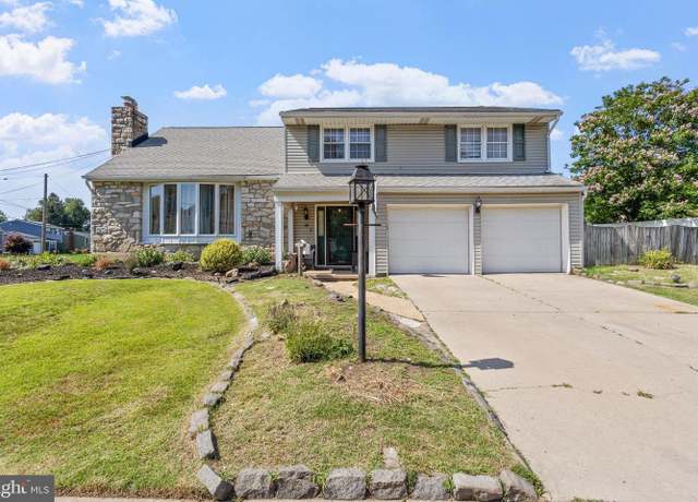 Property at 28 Kingsbridge Dr, Burlington, NJ 08016, 6 beds, 3 baths