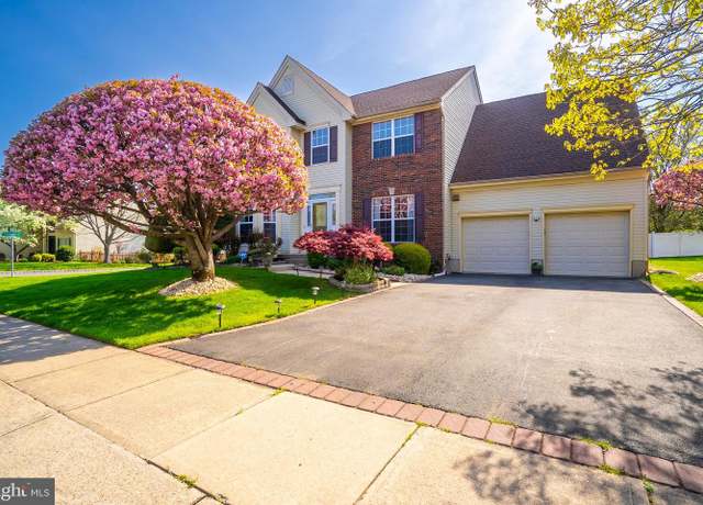 Property at 5 Larkspur Dr, Dayton, NJ 08810, 4 beds, 2.5 baths